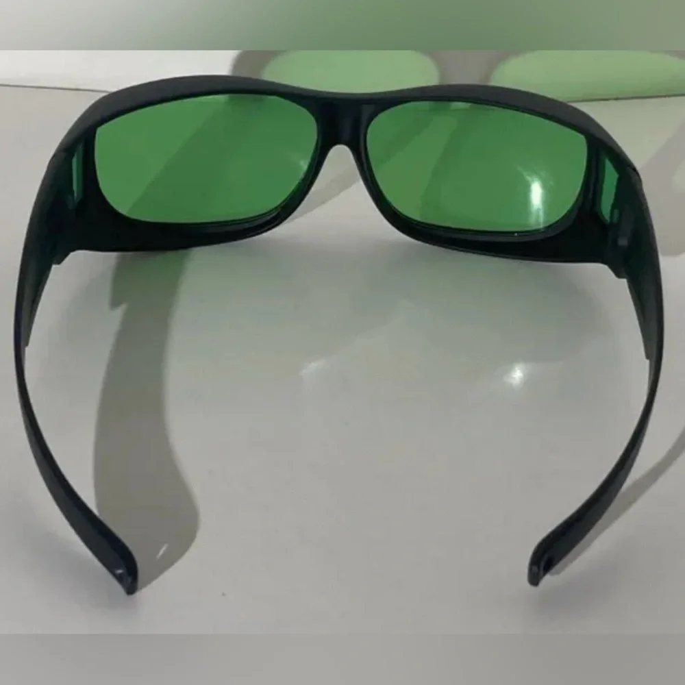 VIVOSUN Indoor Hydroponics Grow Room Glasses New with Case and Lens Cloth